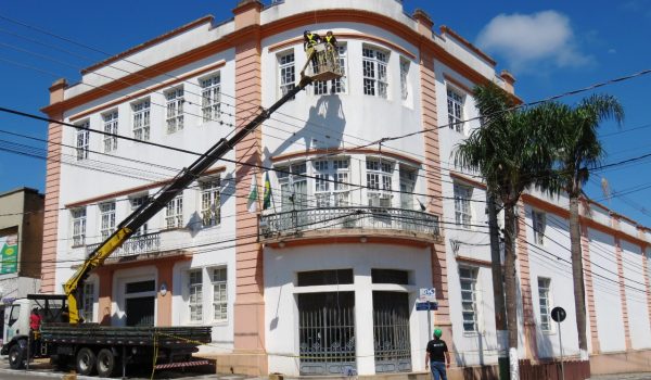 Decoração natalina em espaços públicos terá início hoje (22)