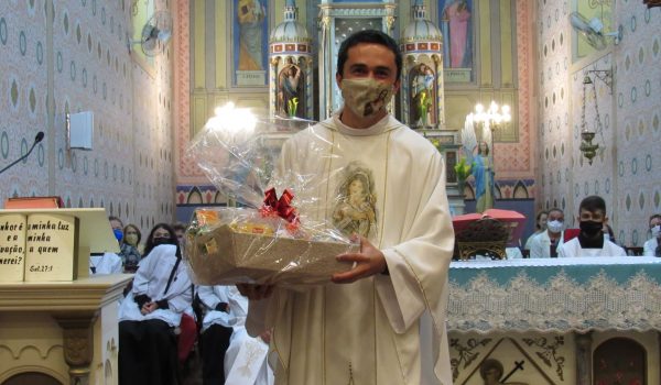 Padre Leandro celebra segundo ano de sacerdócio