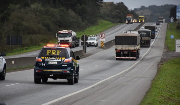 Vai pegar a estrada neste final de ano: confira dicas para fazer uma viagem segura