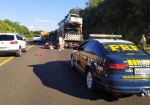 PRF atende colisão traseira na BR 277 em Palmeira, envolvendo motocicleta e caminhão