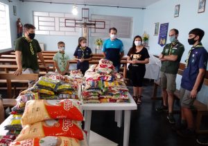 Lar Acelino recebe doações de alimentos através do Grupo Escoteiros Tropeiros