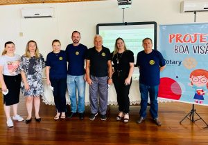 Rotary encerra o ano com atividades voltadas à educação em Palmeira