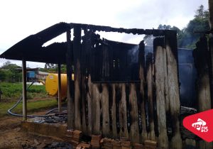 Residência em Pinheiral de Baixo é totalmente destruída pelo fogo