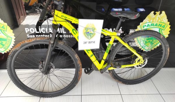 Bicicleta roubada é encontrada dentro do rio