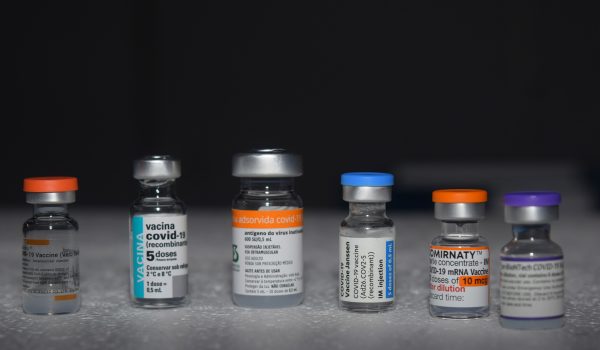 Com 3 milhões de 'faltosos', Saúde reforça necessidade da dose reforço contra a Covid-19