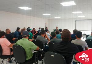 Moradores do interior de Palmeira participam de reunião para reivindicar melhoria nas estradas rurais