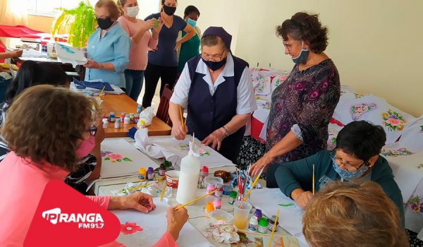 Irmãs Vicentinas promoveram curso de pintura em tecido e abrem inscrições para curso de manicure e pedicure