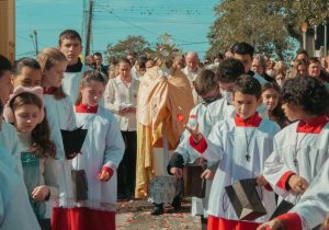 Após dois anos, celebração de Corpus Christi reuniu paroquianos em missa e procissão