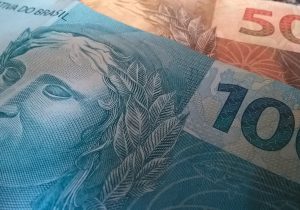 Salário mínimo de R$ 1.320 começa a valer neste domingo (1º)