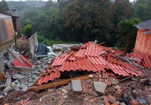 Chuva provoca desabamento de residência em Porto Amazonas