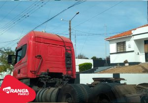Caminhão roubado é encontrado na localidade de Santa Bárbara