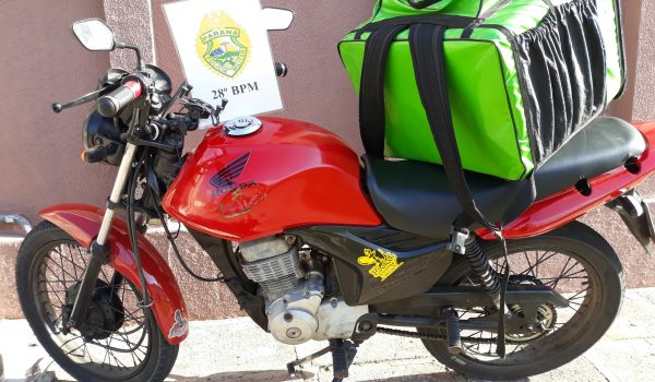 Motociclista tenta fugir da abordagem: PM constata que condutor de 17 anos não possui CNH, além de outras infrações