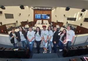 Parlamentares Jovens visitam a Assembleia Legislativa do Paraná