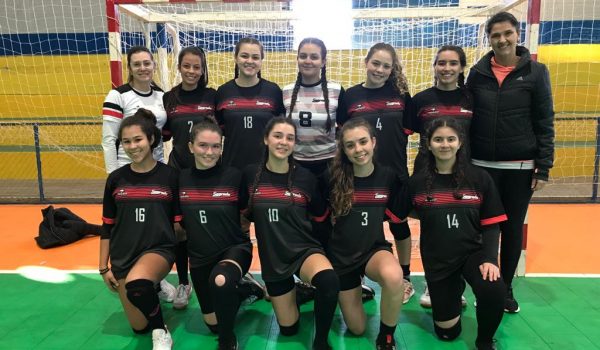 Handebol feminino sub-17 vence duas primeiras partidas na fase final dos Jogos Escolares do Paraná