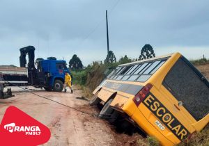 Ônibus escolar se envolve em acidente no interior do município