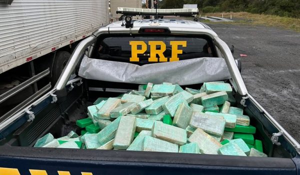 Em operação conjunta, PRF e PF apreendem quase meia tonelada de cocaína e pasta-base em Balsa Nova