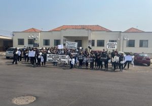 Profissionais de Palmeira se manifestam contra suspensão do piso nacional de enfermagem