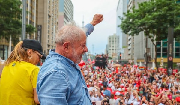 Lula é eleito pela terceira vez Presidente do Brasil