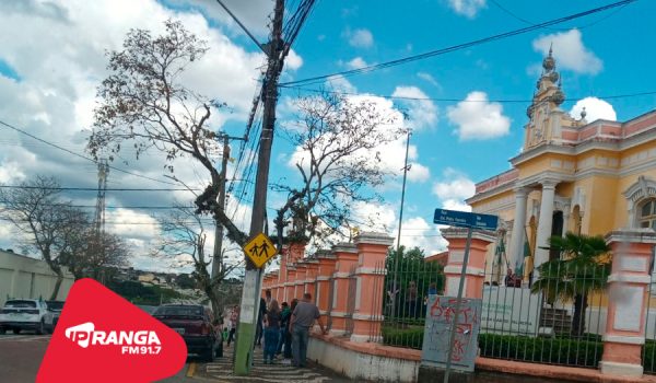 Seção do prédio da UAB tem problemas e fila durante todo o dia de eleições