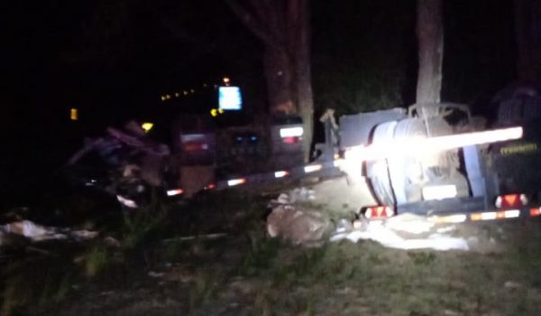 Motorista de caminhão morre em acidente de trânsito na BR 277, próximo ao Recanto dos Papagaios