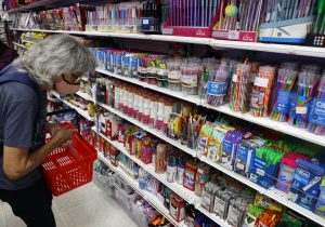 Procon Paraná alerta: pressa na compra dos materiais escolares pode pesar no bolso dos pais