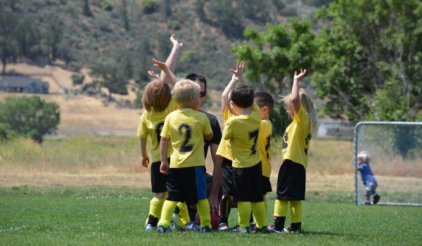 Sociedade Esportiva Pinheiral inicia Escolinha de Futebol na comunidade
