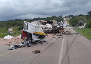 Caminhoneiro de Palmeira é uma das vítimas de colisão frontal em Araucária