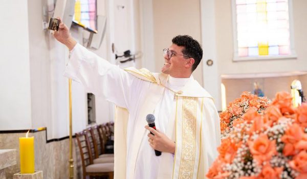 Comunidade organiza transporte para a Missa de Posse do Padre Tiago