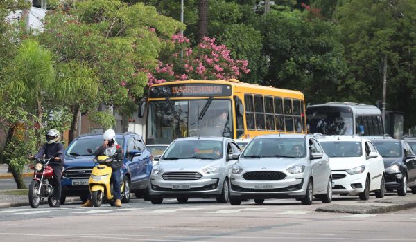 Terceira parcela do IPVA de veículos com placas 1 e 2 vence nesta segunda-feira (20)