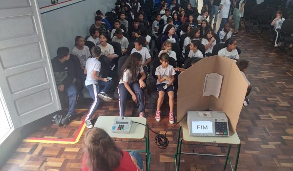 Parlamento Jovem realizou 1° turno das eleições