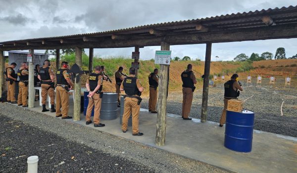 Policiais Militares participam de treinamento com Fuzil na Lapa