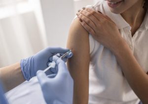 Ministério da Saúde amplia faixa etária da Vacina Bivalente para todas as pessoas acima dos 18 anos