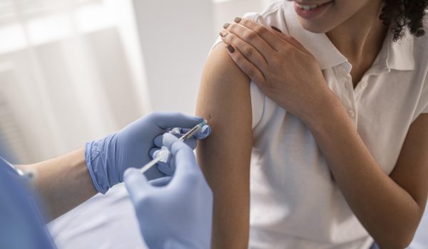 Ministério da Saúde amplia faixa etária da Vacina Bivalente para todas as pessoas acima dos 18 anos