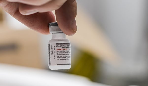 Saúde alerta para baixa procura pela vacina bivalente contra a Covid-19 no Paraná