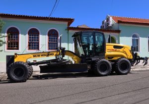 Prefeitura de Palmeira recebeu motoniveladora na quinta-feira (20)