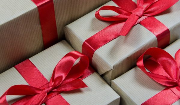 Procon dá dicas para consumidor evitar problemas na compra de presentes para o Dia das Mães