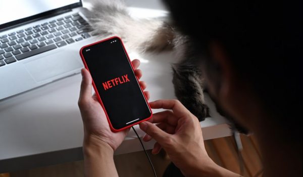 Procon-PR notifica Netflix por cobrança adicional aos usuários