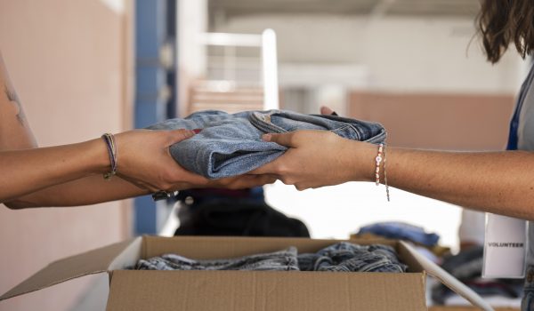 Lar Acelino pede doações de roupas e utensílios para realização de bazar