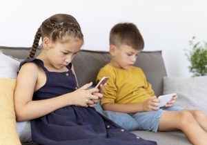 Psicóloga alerta sobre uso excessivo de telas na infância