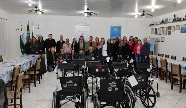 Seis entidades recebem cadeiras de rodas ou banho através do Lacre Solidário idealizado pelo Grupo Escoteiro Tropeiros