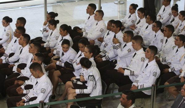 'Paraná vai assumir as 12 escolas cívico-militares tocadas hoje pelas Forças Armadas', anuncia Hussein Bakri
