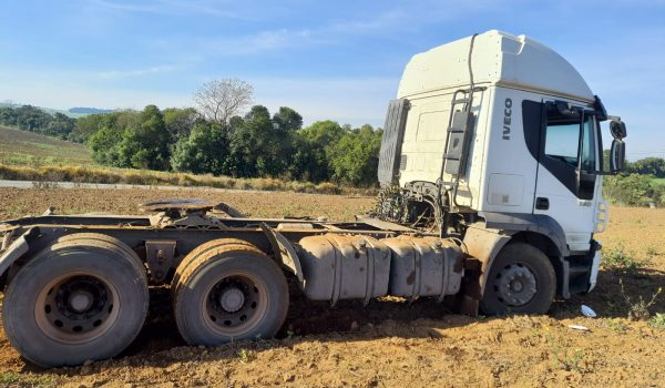 Polícia Militar recupera caminhão tomado de assalto