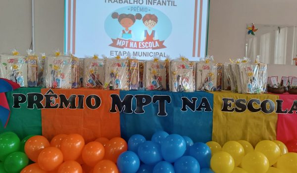 Secretaria de educação realizou entrega de premiação do 'Prêmio MPT na Escola 2023'