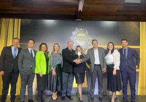 Sicredi recebe Troféu Agroleite 2023 como Melhor Agente Financeiro
