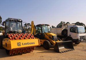 Município de Palmeira recebe três novos equipamentos para manutenção das estrada rurais