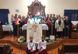 Ícone Vocacional visita última comunidade na peregrinação pela Paróquia