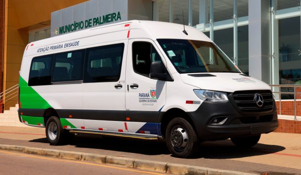 Palmeira recebe nova van para transporte de pacientes