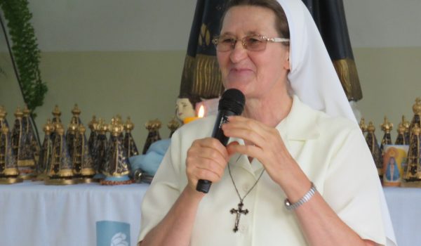 Irmã Beatriz celebra a cura do câncer e expressa gratidão pelas orações