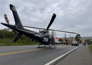 Motorista é encaminhado pela aeronave da PRF após acidente de trânsito na BR 277, em Palmeira