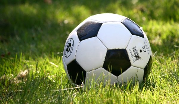 Disputas acirradas marcam o fim de semana nas ligas regionais de futebol